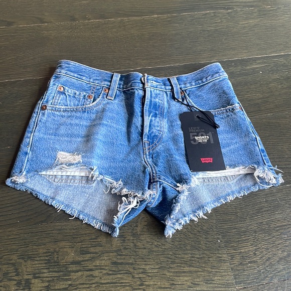 Levis 501- denim short- Mid rise - Picture 1 of 4